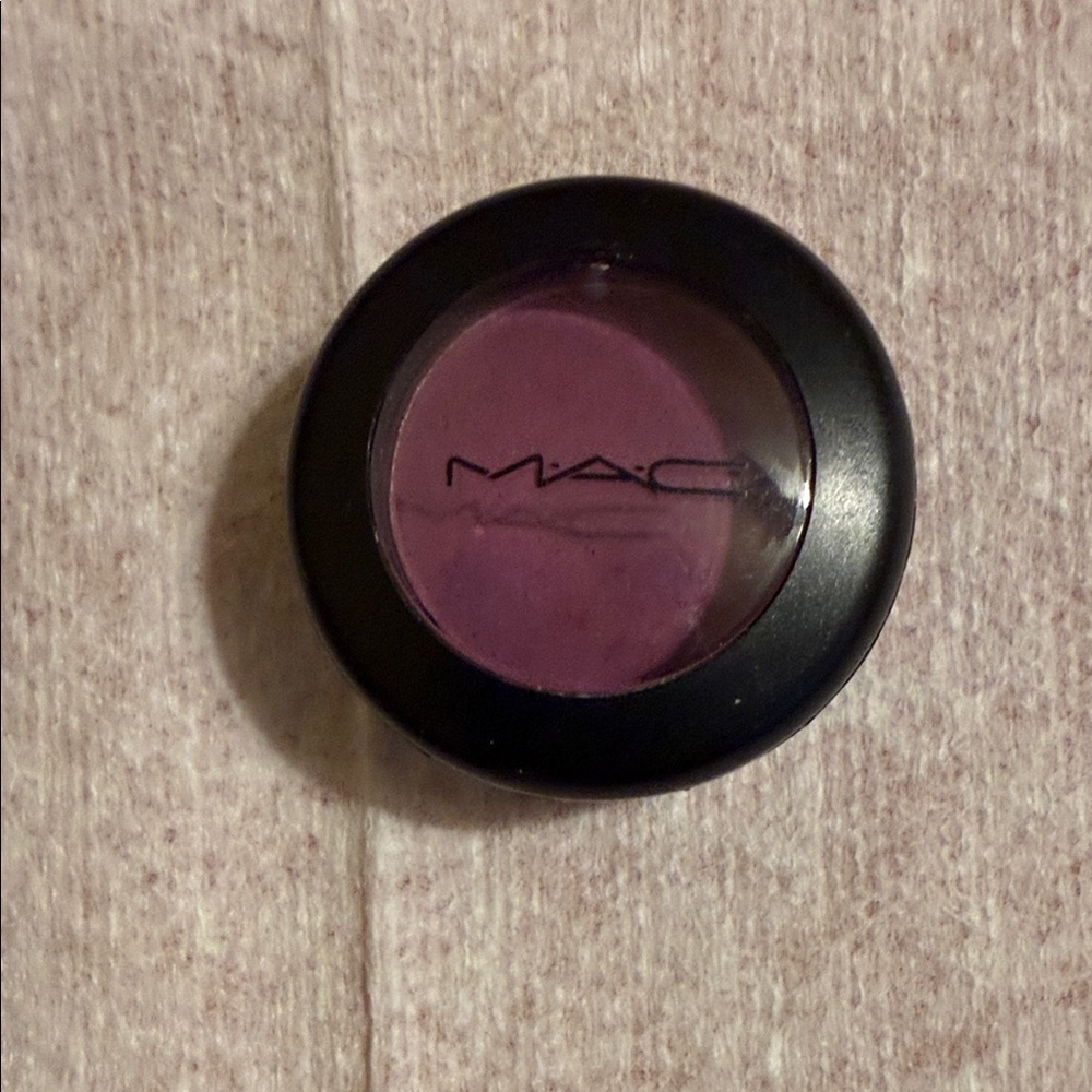 MAC Cosmetics Rich Plum Eyeshadow Memorabilia